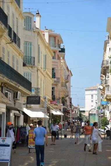 Studio 30M2 Refait A Neuf - Vue Et Acces Jardin - 500M Des Plages Et Zone Pietonne Lägenhet Saint-Raphaël Frankrike